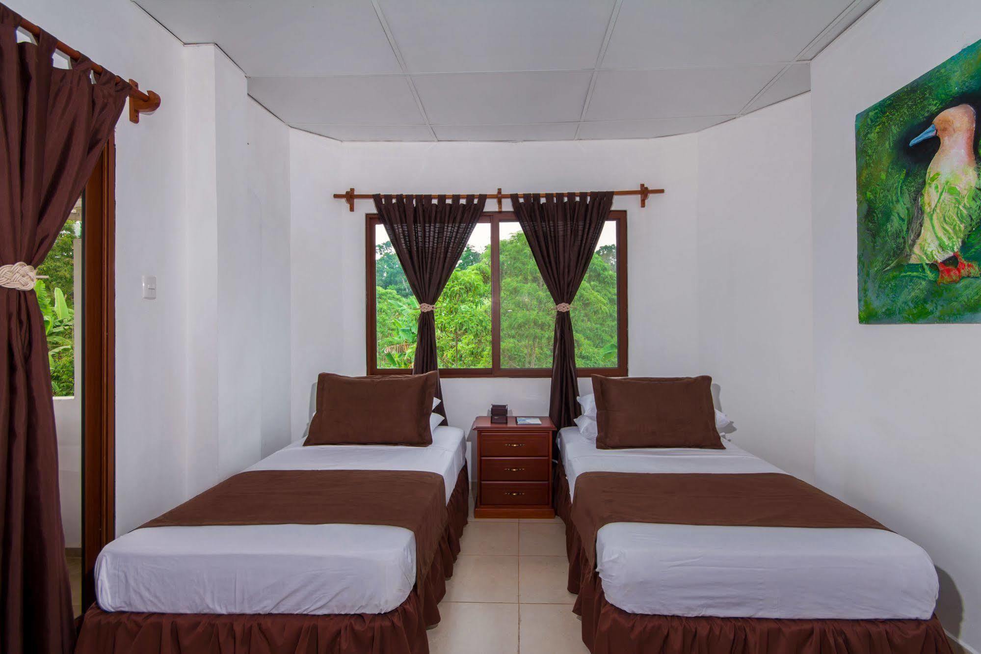 Casa Natura Galapagos Lodge Bellavista  المظهر الخارجي الصورة